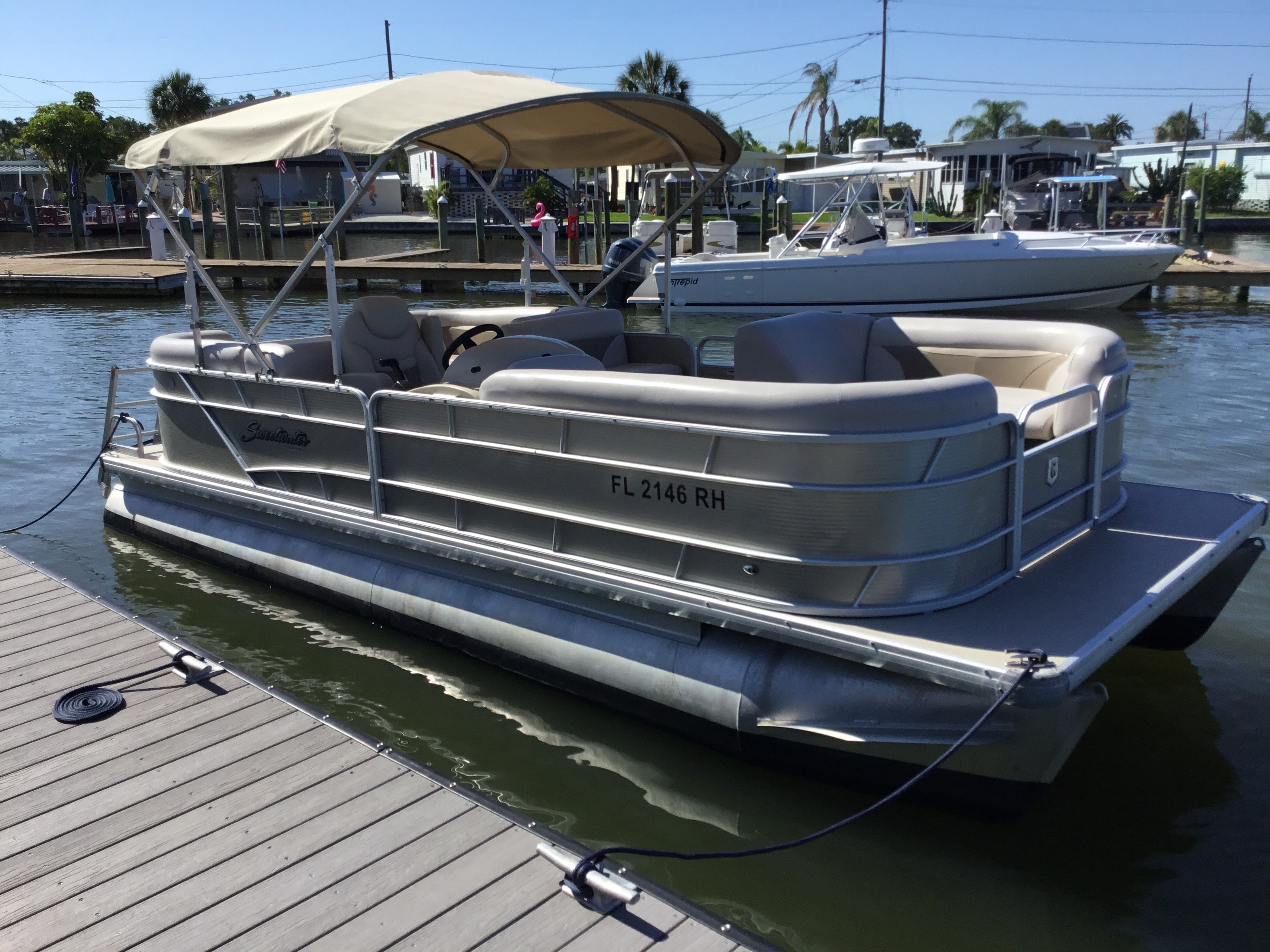 2017 22 ft Sweetwater Pontoon Boat with a 90 HP Yamaha Outboard
